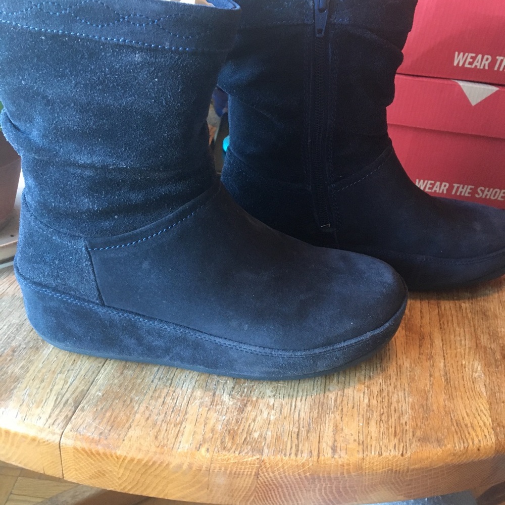 **SOLD**FitFlop Tall Navy Suede Crush Boot Women's Size 7, but Fits Like a 7/8 - Picture 2 of 11